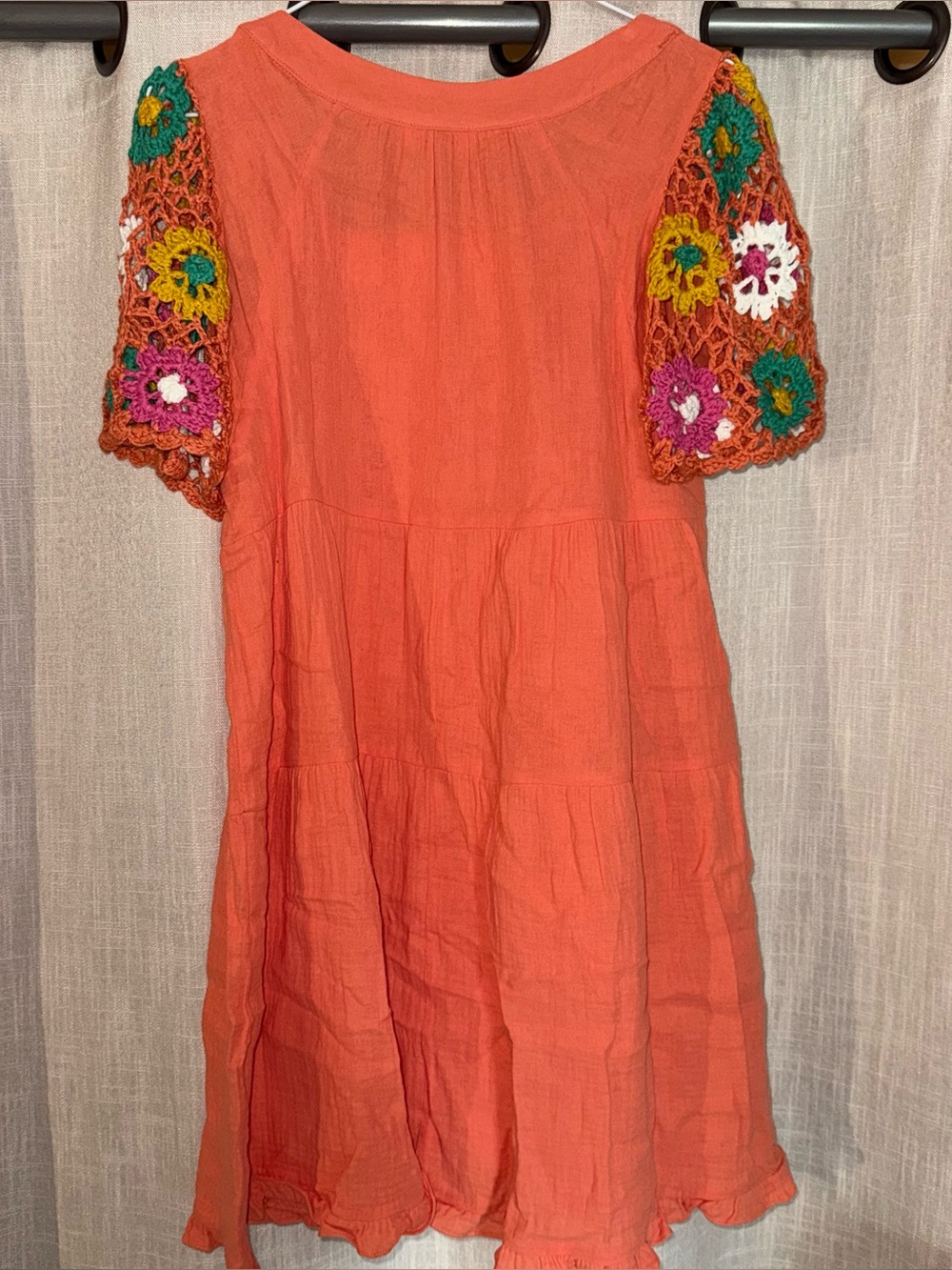 Umgee Coral Dress with Crochet Floral Sleeves Women’s Size Small - Picture 5 of 5